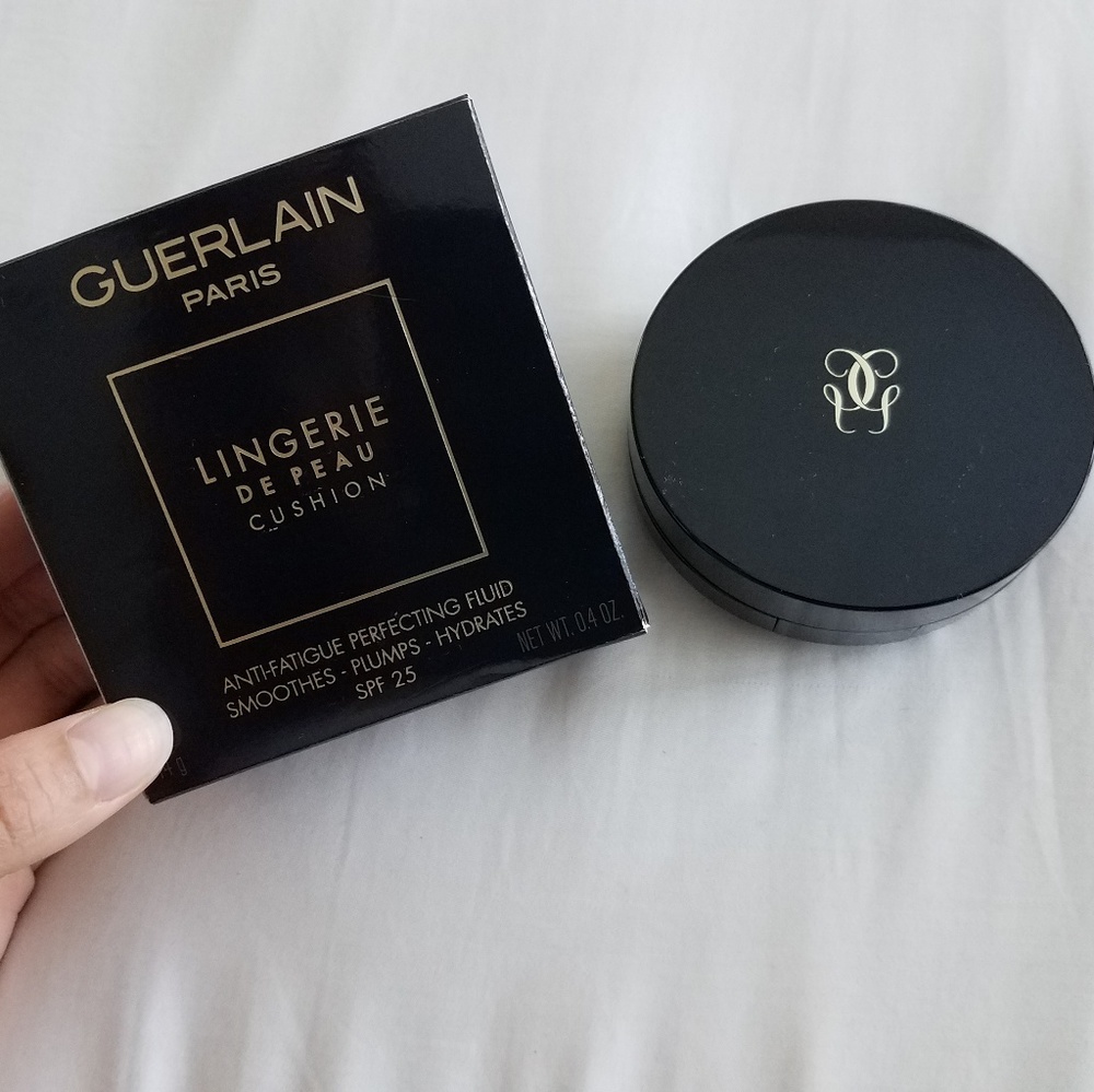 Guerlain Paris Lingerie De Peau Cushion
